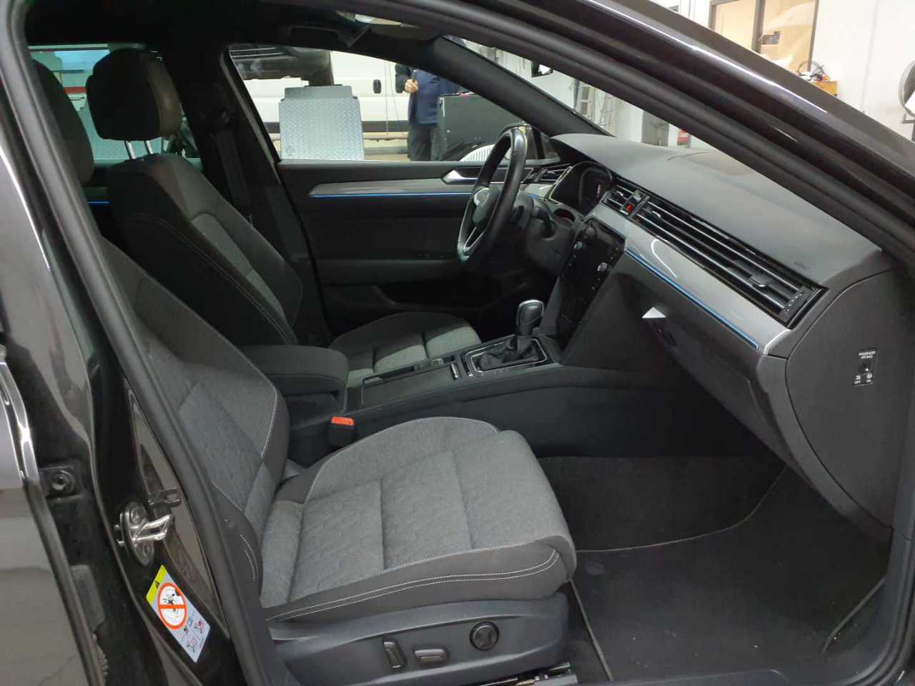 Volkswagen Passat Variant 2.0 TDI SCR DSG Business 8