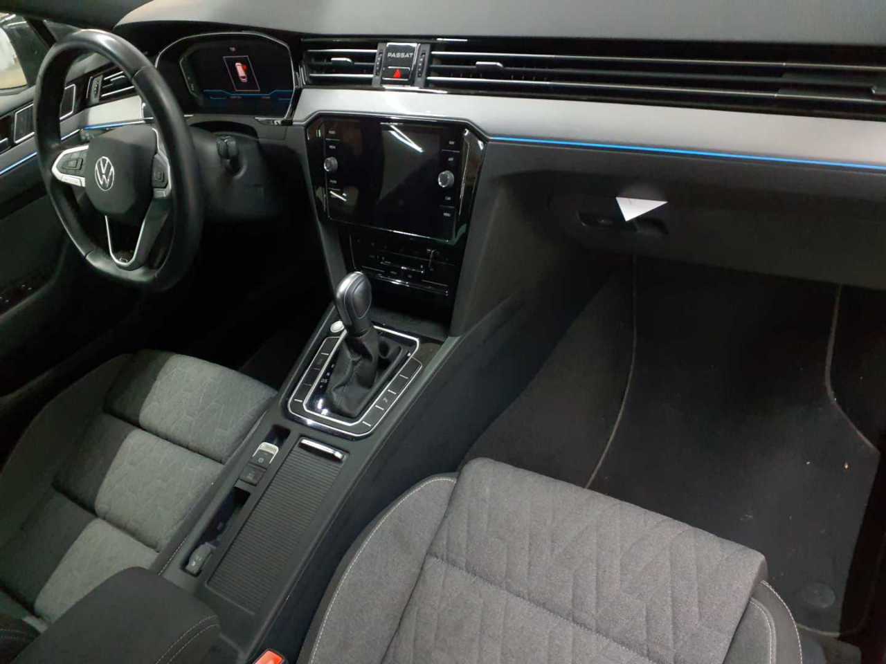 Volkswagen Passat Variant 2.0 TDI SCR DSG Business 9
