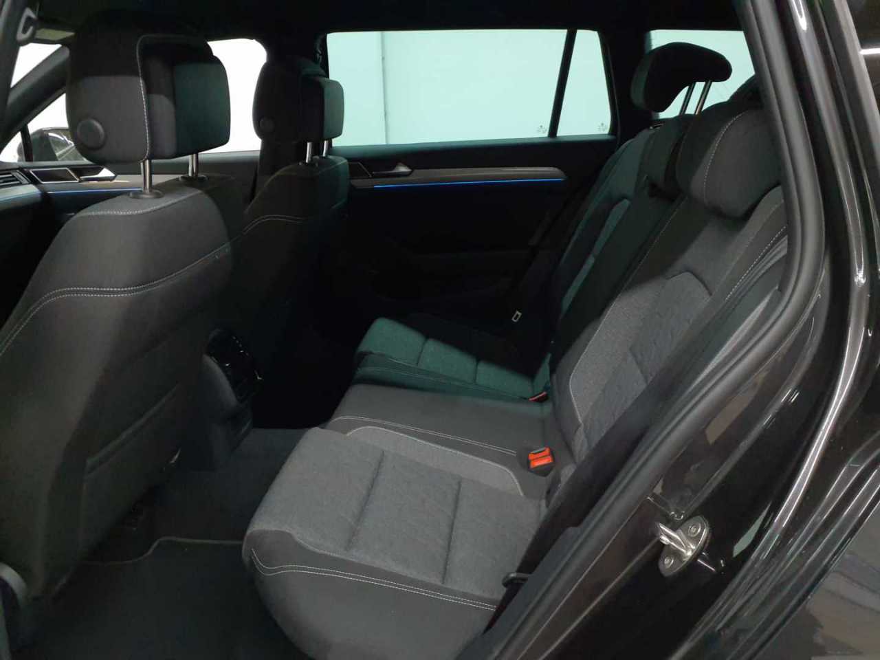 Volkswagen Passat Variant 2.0 TDI SCR DSG Business 13