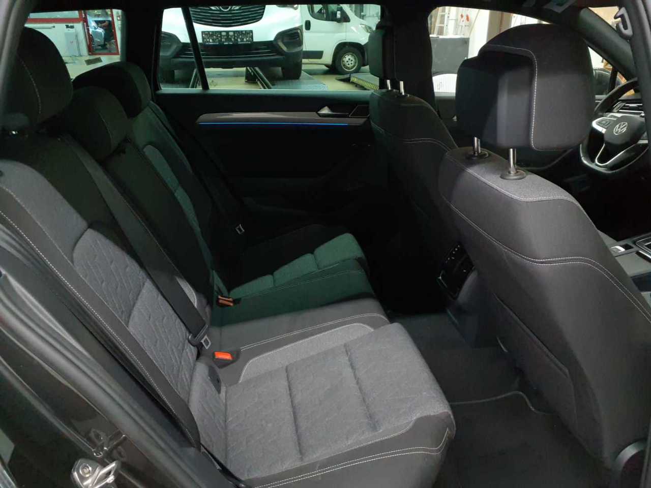 Volkswagen Passat Variant 2.0 TDI SCR DSG Business 14
