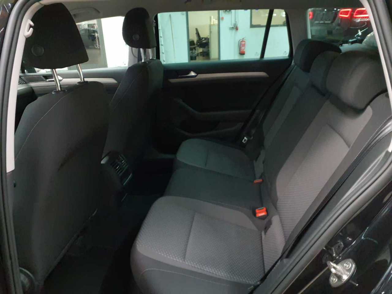 Volkswagen Passat Variant 2.0 TDI SCR DSG 13