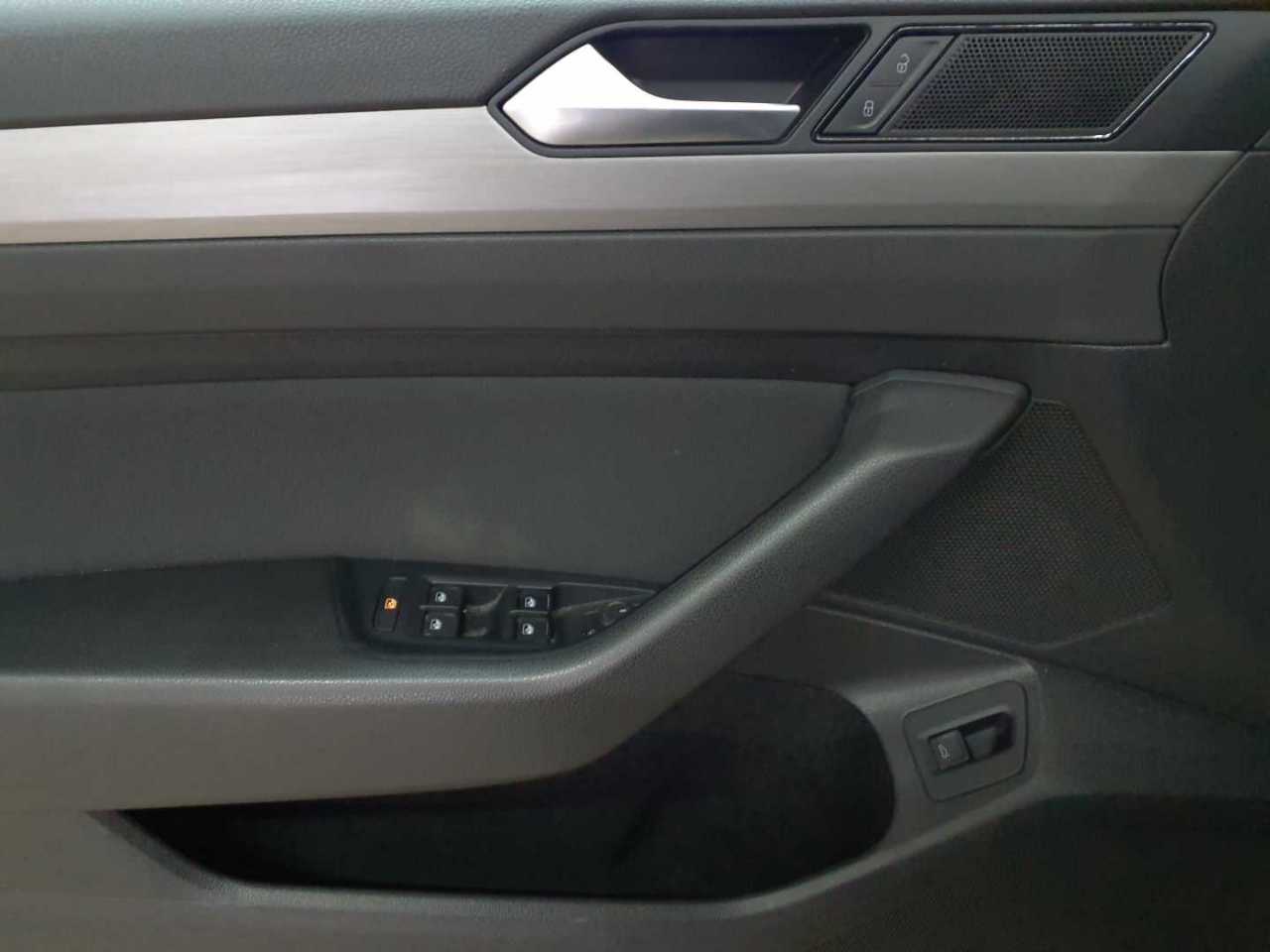 Volkswagen Passat Variant 2.0 TDI SCR DSG 19