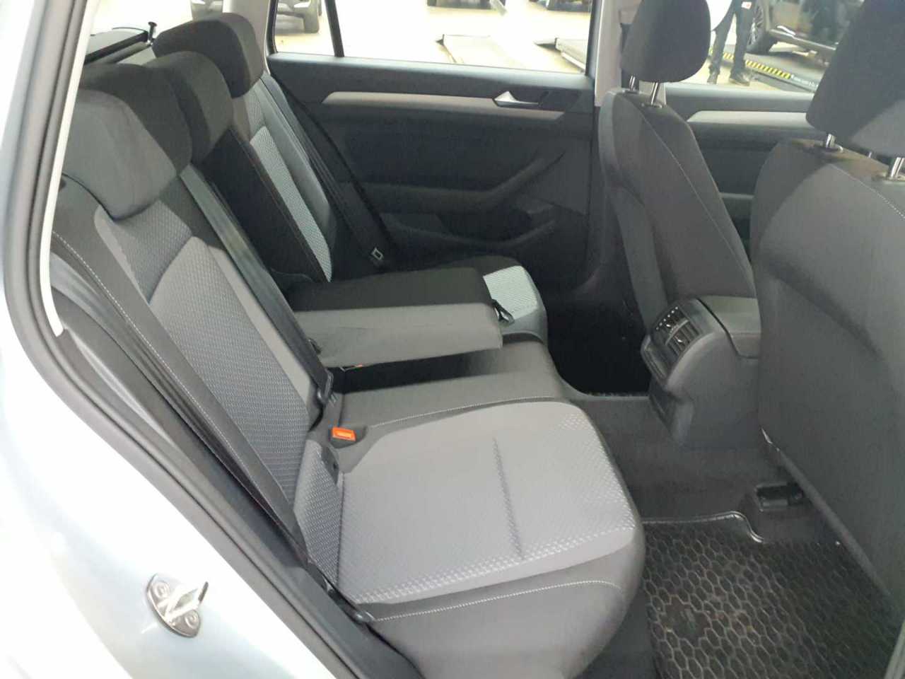Volkswagen Passat Variant 2.0 TDI SCR DSG 13