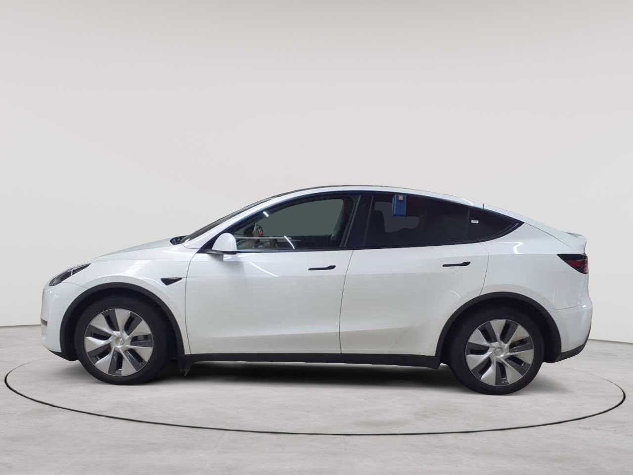 Tesla Model Y Long Range Dual Motor AWD 6
