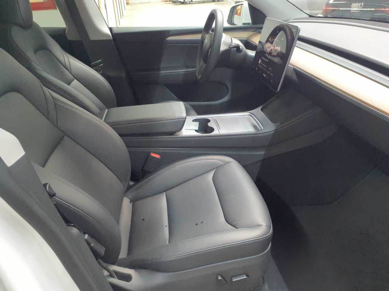 Tesla Model Y Long Range Dual Motor AWD 8