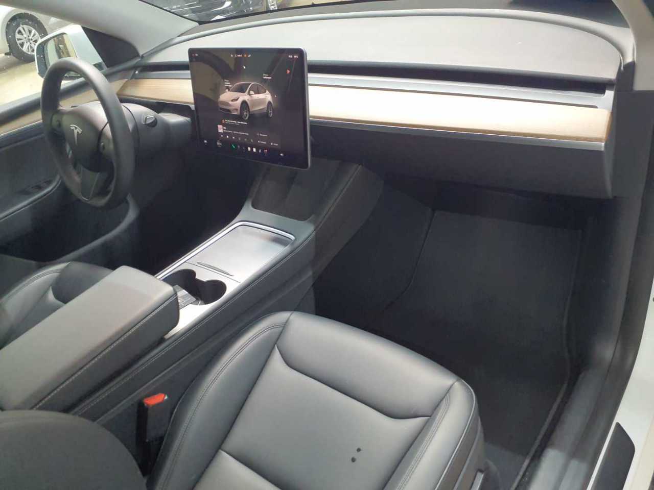 Tesla Model Y Long Range Dual Motor AWD 9