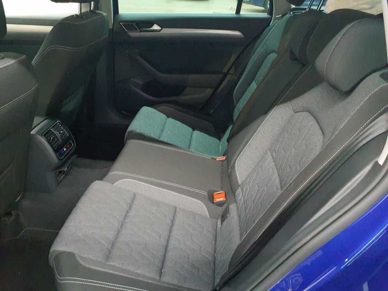 Volkswagen Passat Variant 2.0 TDI SCR DSG Business 13