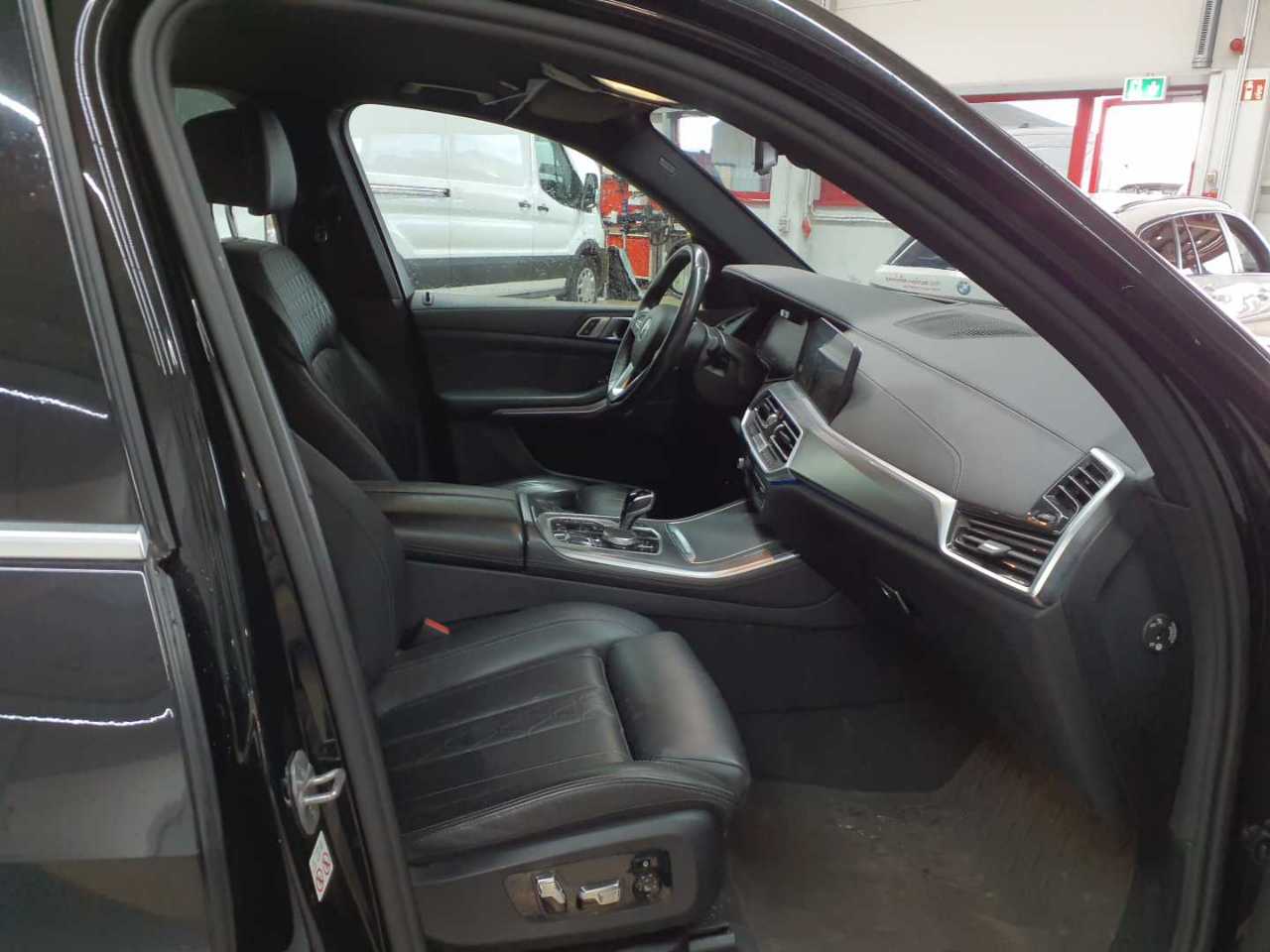 BMW X5 xDrive45e xLine 12