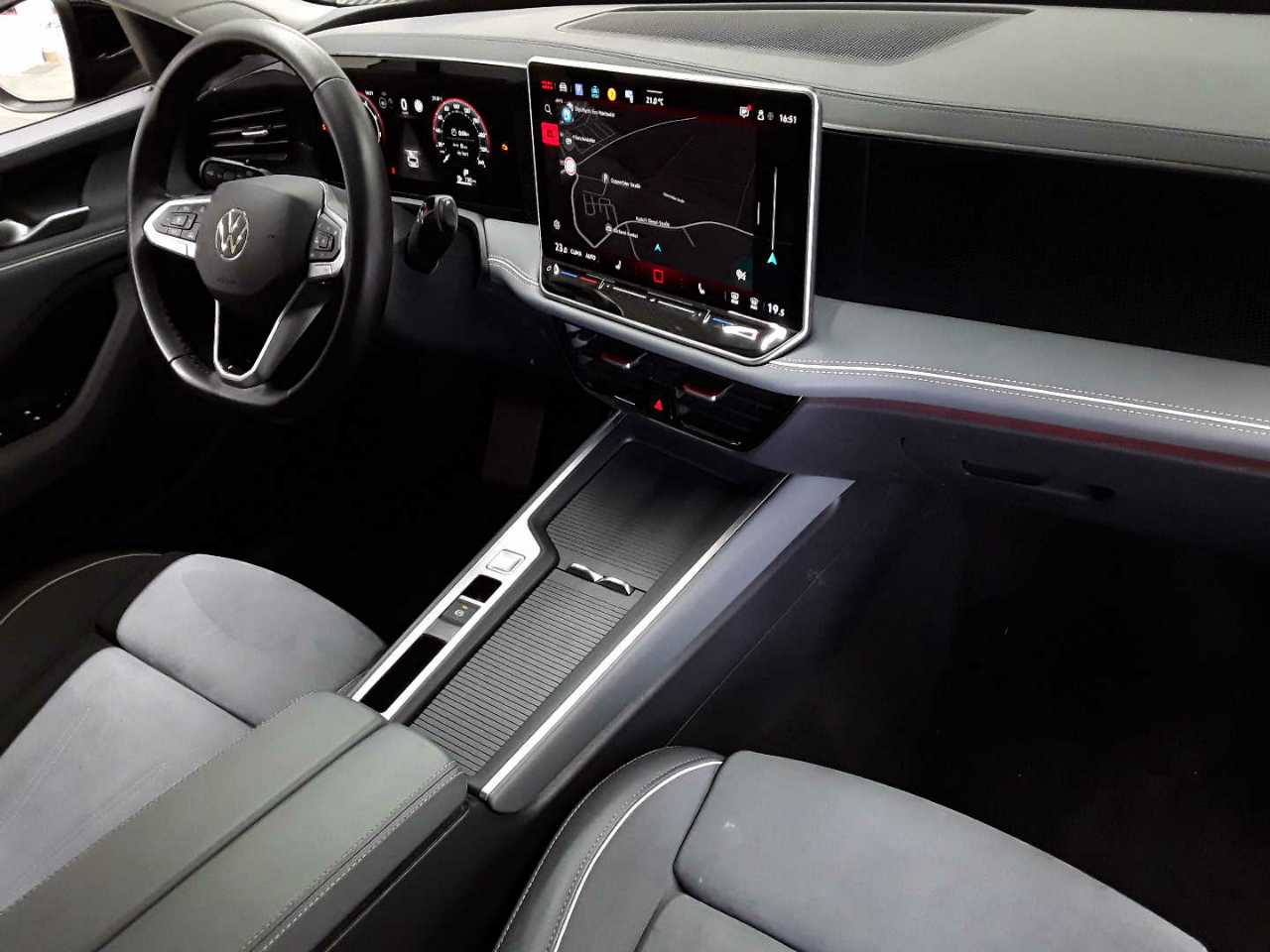 Volkswagen Passat Variant 1.5 e-TSI OPF DSG Business 9