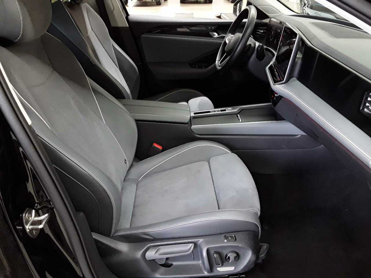 Volkswagen Passat Variant 1.5 e-TSI OPF DSG Business 8