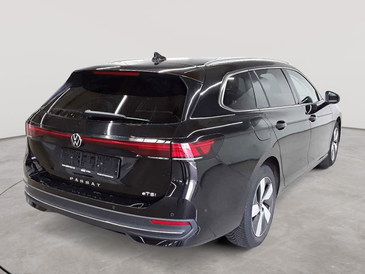 Volkswagen Passat Variant 1.5 e-TSI OPF DSG Business 4