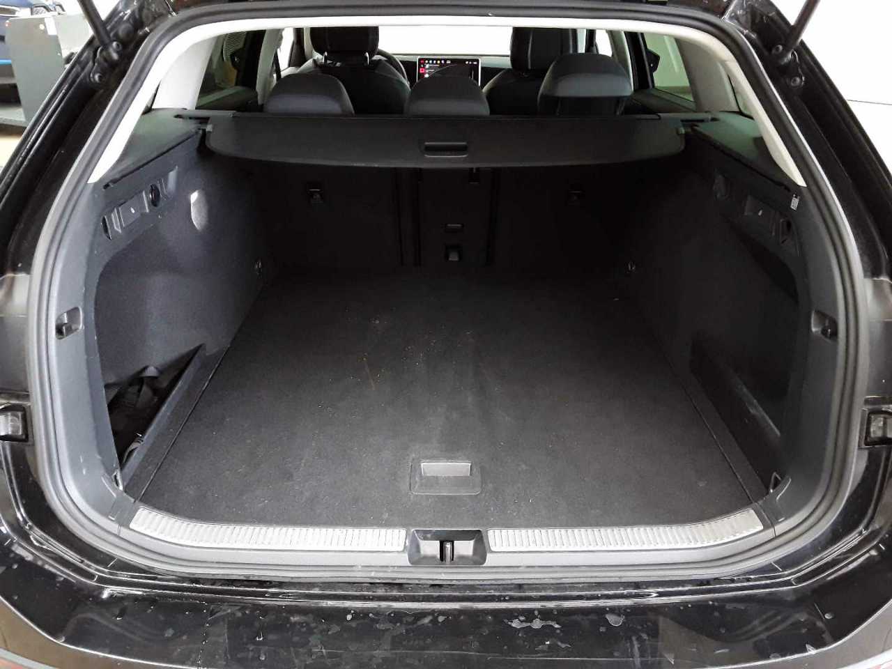 Volkswagen Passat Variant 1.5 e-TSI OPF DSG Business 15
