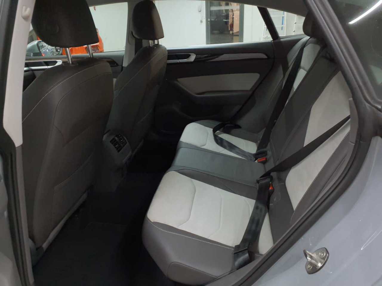 Volkswagen Arteon 2.0 TDI SCR DSG Elegance 13