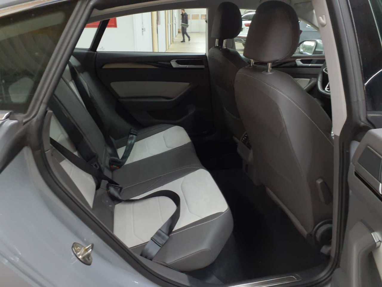 Volkswagen Arteon 2.0 TDI SCR DSG Elegance 14