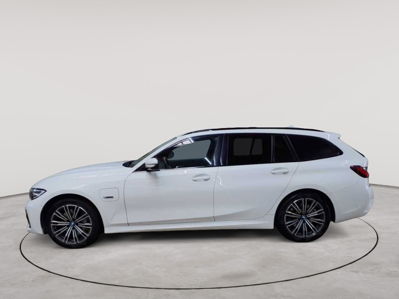 BMW 330e Touring Aut. M Sport 6