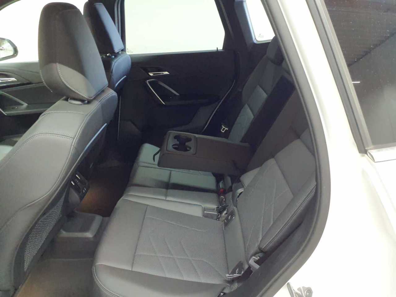 BMW iX1 xDrive30 xLine 13
