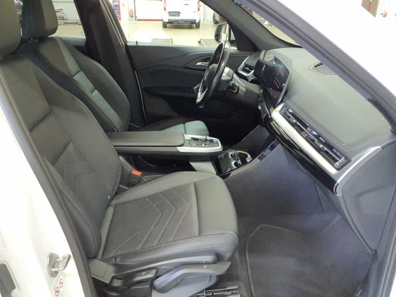 BMW iX1 xDrive30 xLine 8