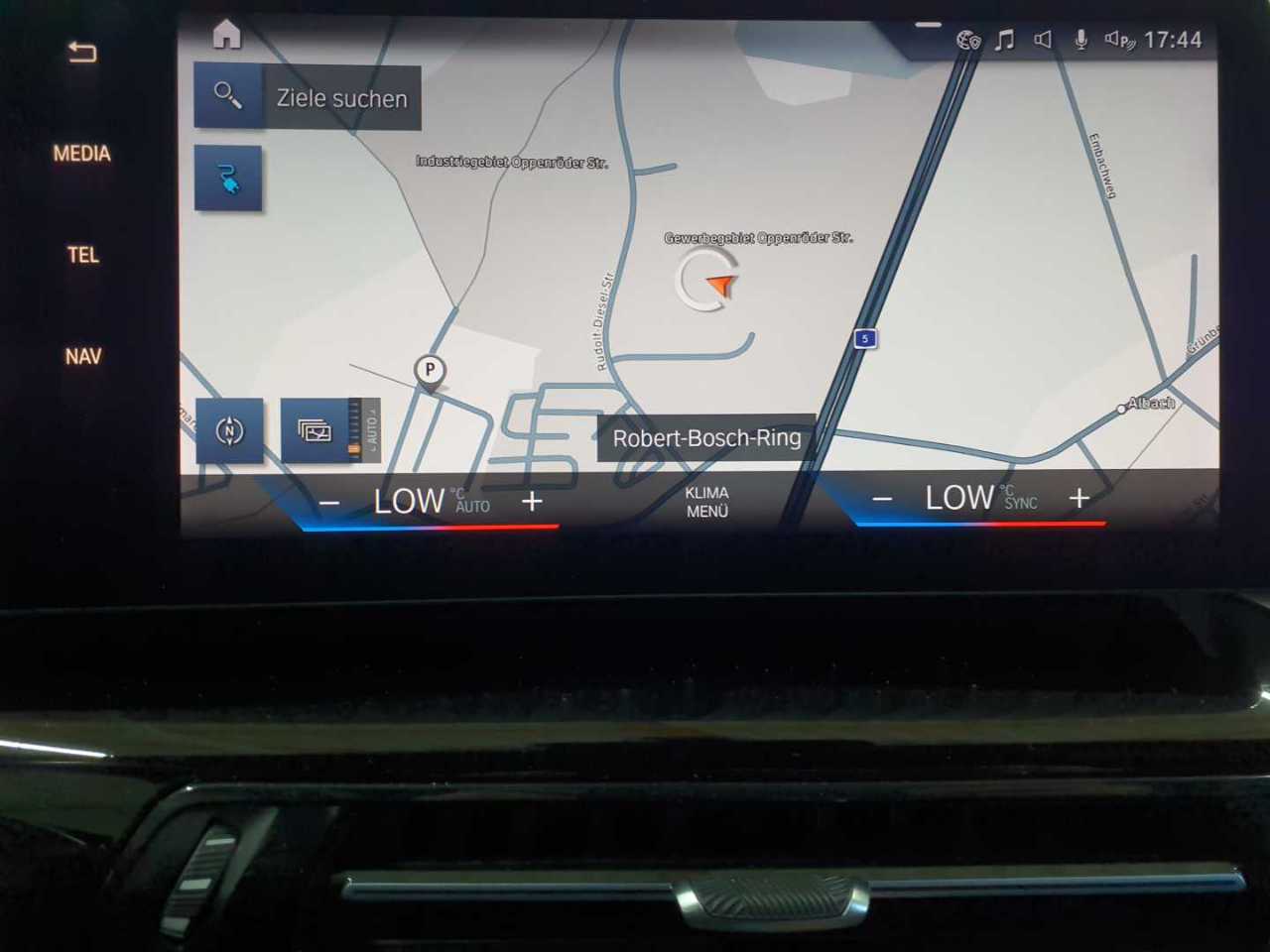 BMW iX1 xDrive30 xLine 12