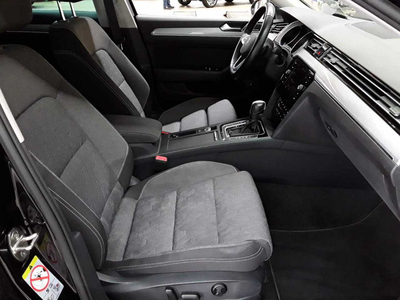 Volkswagen Passat Variant 2.0 TDI SCR DSG Business 8