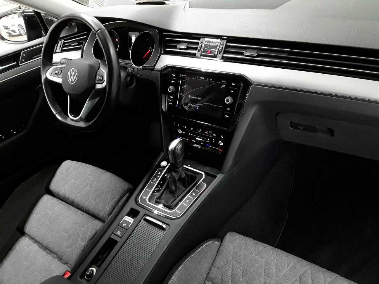 Volkswagen Passat Variant 2.0 TDI SCR DSG Business 9