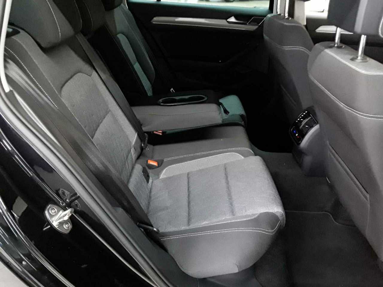 Volkswagen Passat Variant 2.0 TDI SCR DSG Business 14