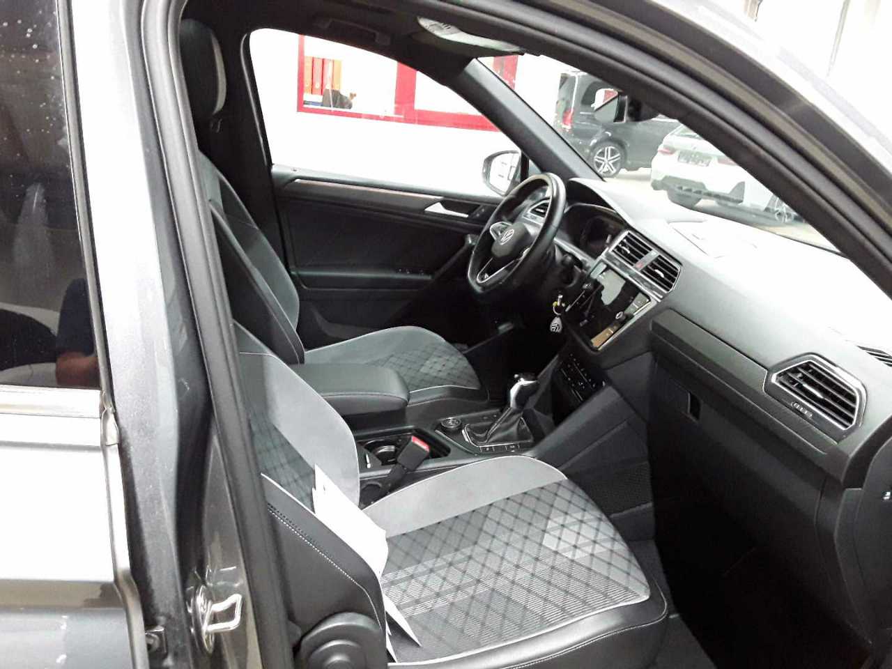 Volkswagen Tiguan Allspace 2.0 TDI SCR 4Motion DSG R-Line 8