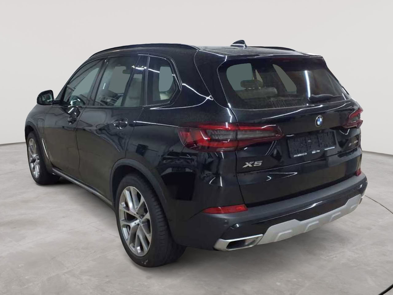 BMW X5 xDrive45e xLine 5
