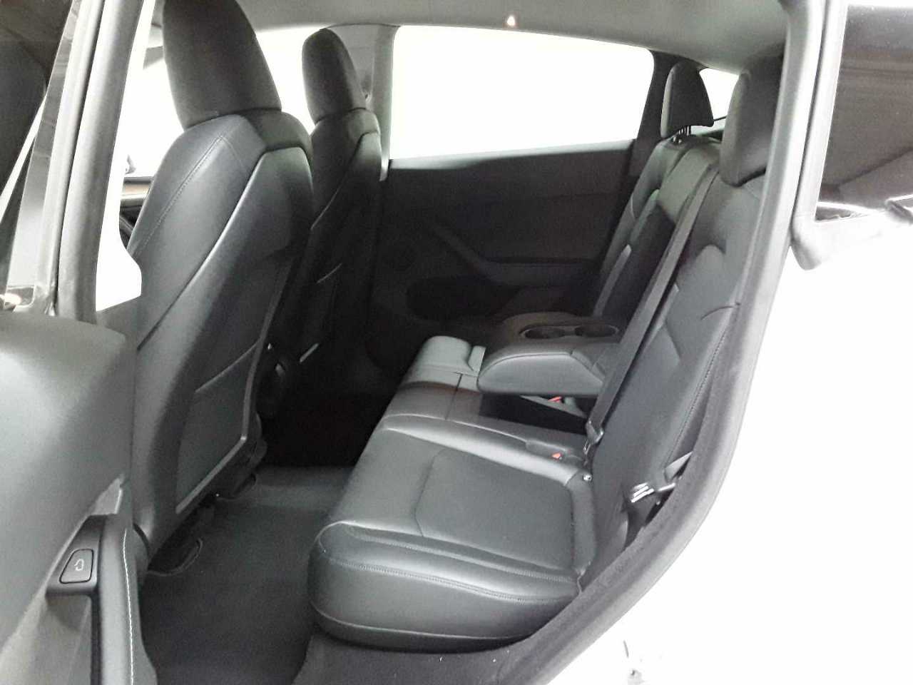 Tesla Model Y Long Range Dual Motor AWD 13