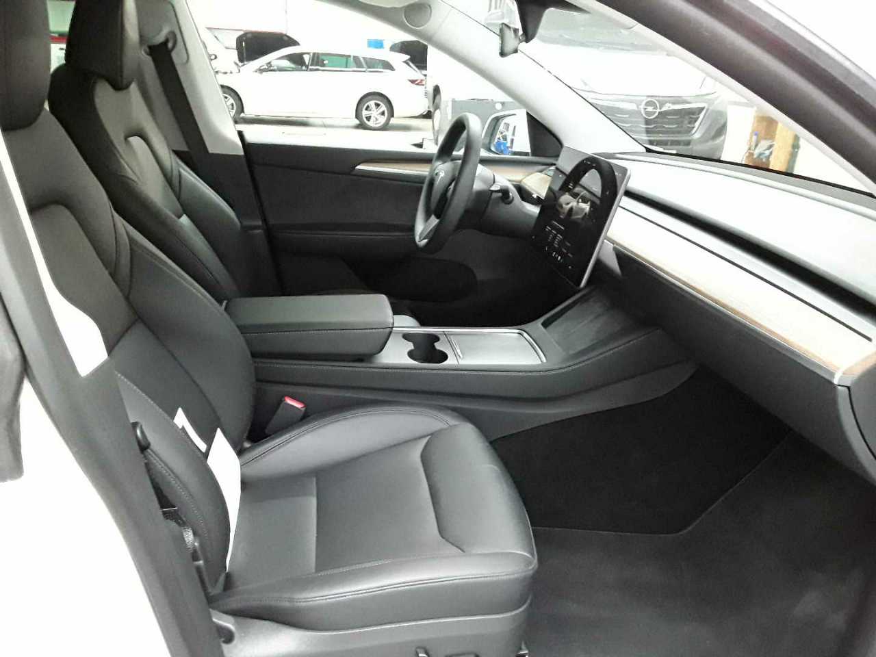 Tesla Model Y Long Range Dual Motor AWD 8