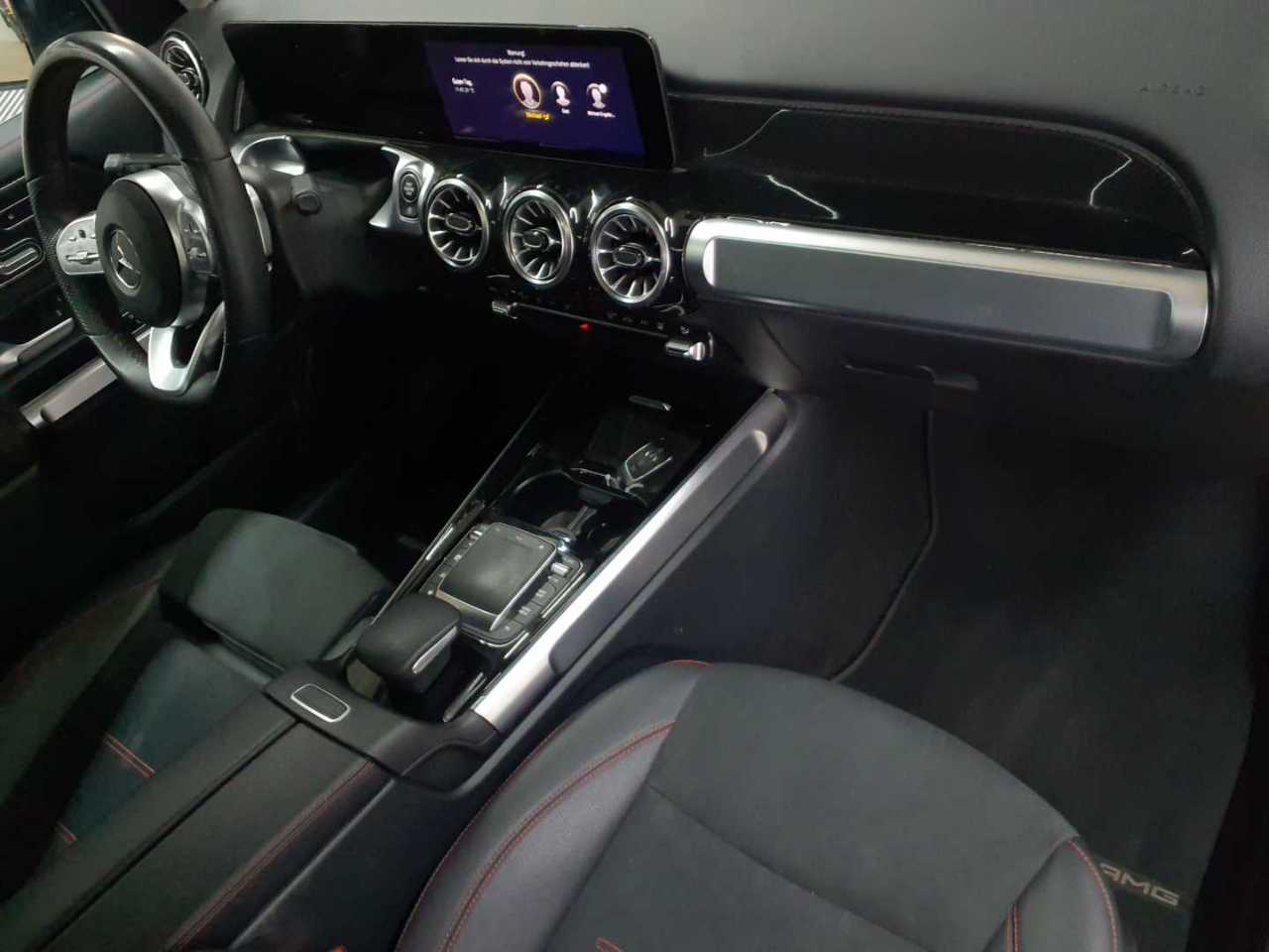 Mercedes-Benz GLB 220 d 4Matic 8G-DCT AMG Line 9