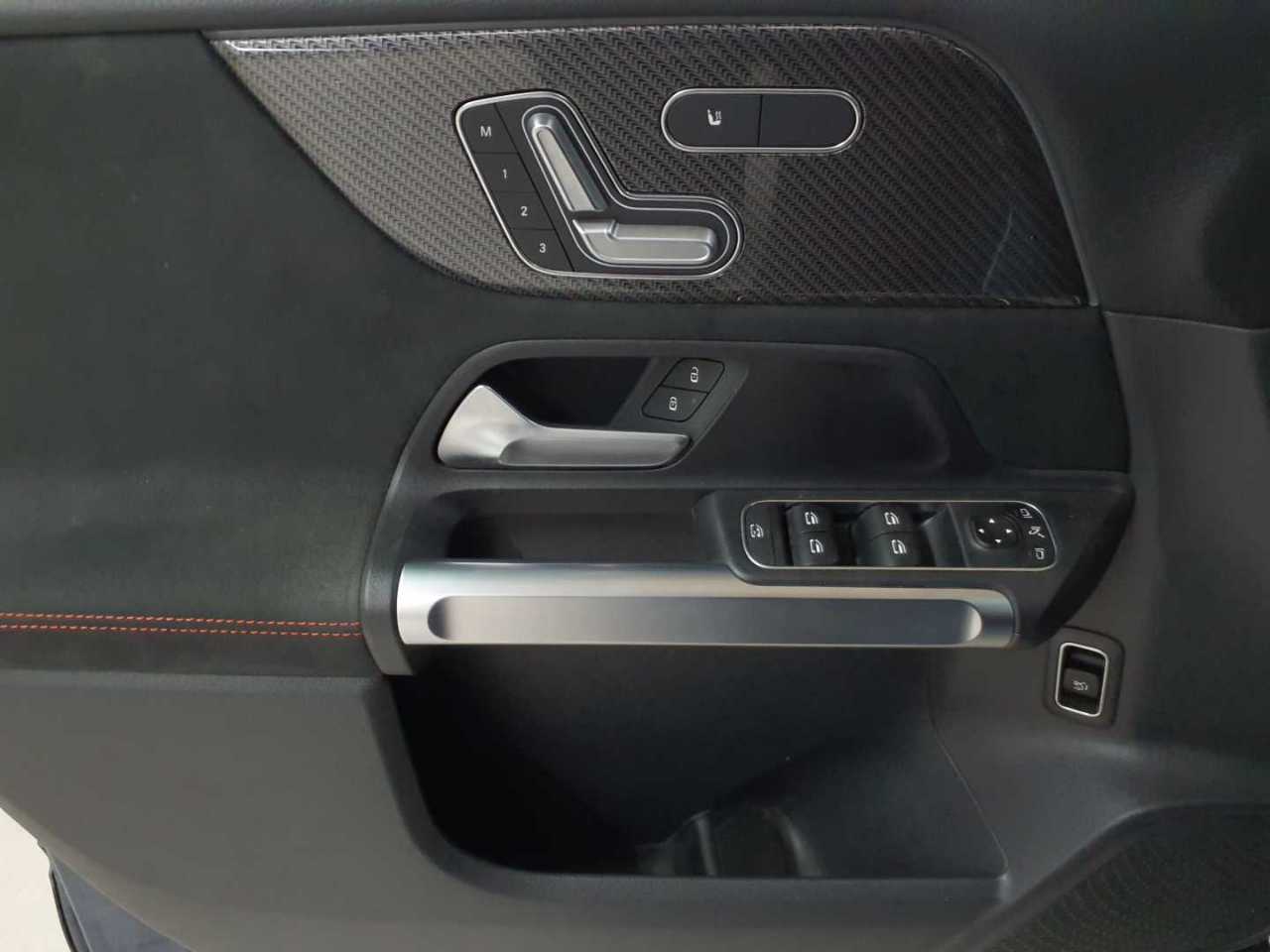 Mercedes-Benz GLB 220 d 4Matic 8G-DCT AMG Line 19