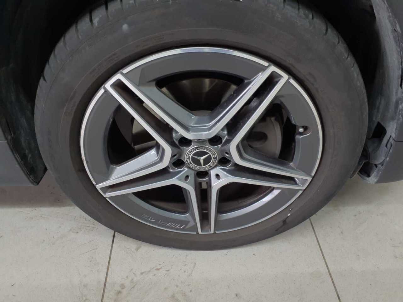 Mercedes-Benz GLB 220 d 4Matic 8G-DCT AMG Line 17