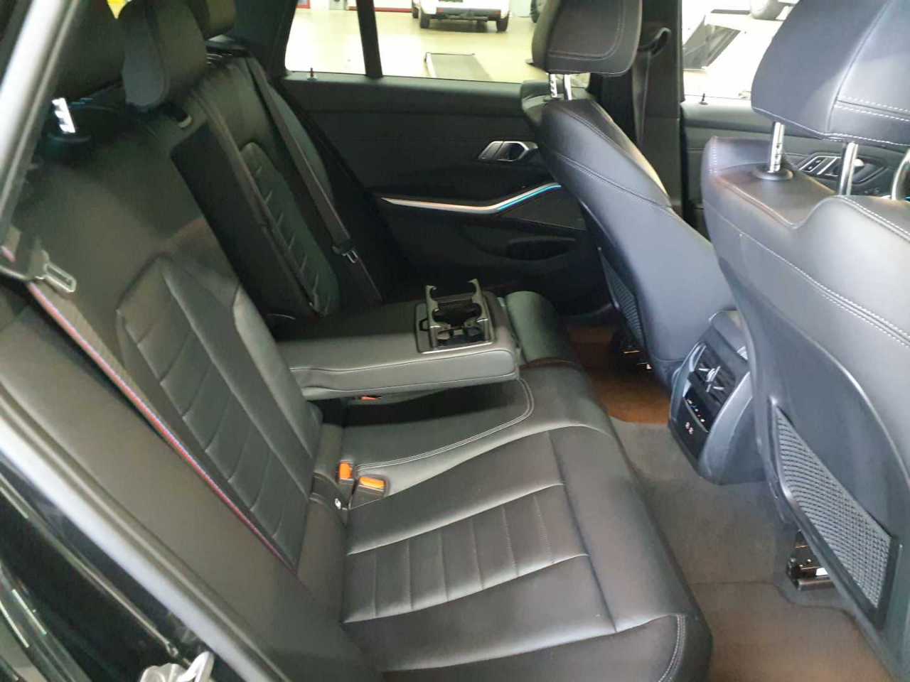 BMW 320i Touring Aut. 13