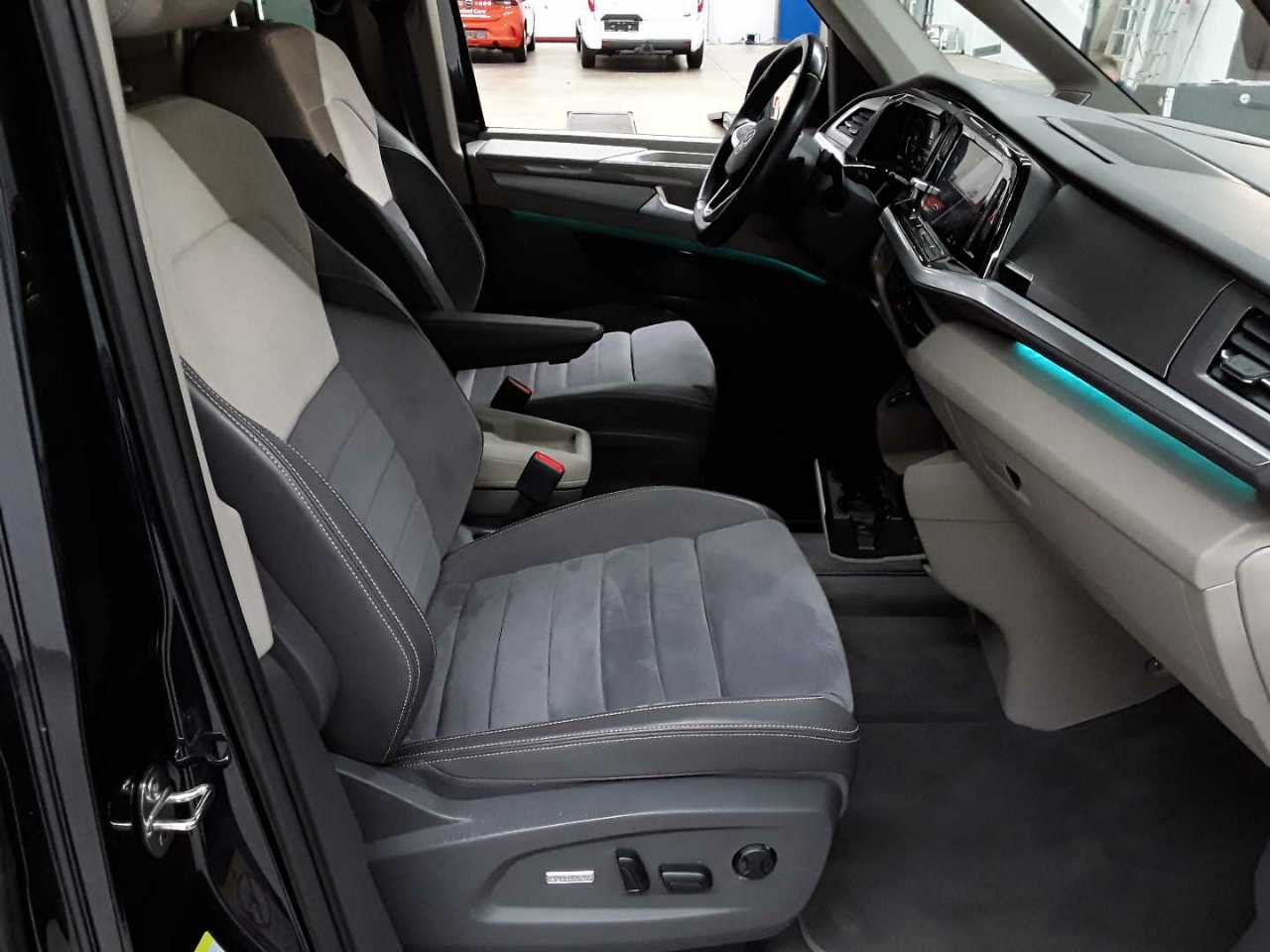 Volkswagen Multivan 2,0 TDI SCR LÜ Style 8