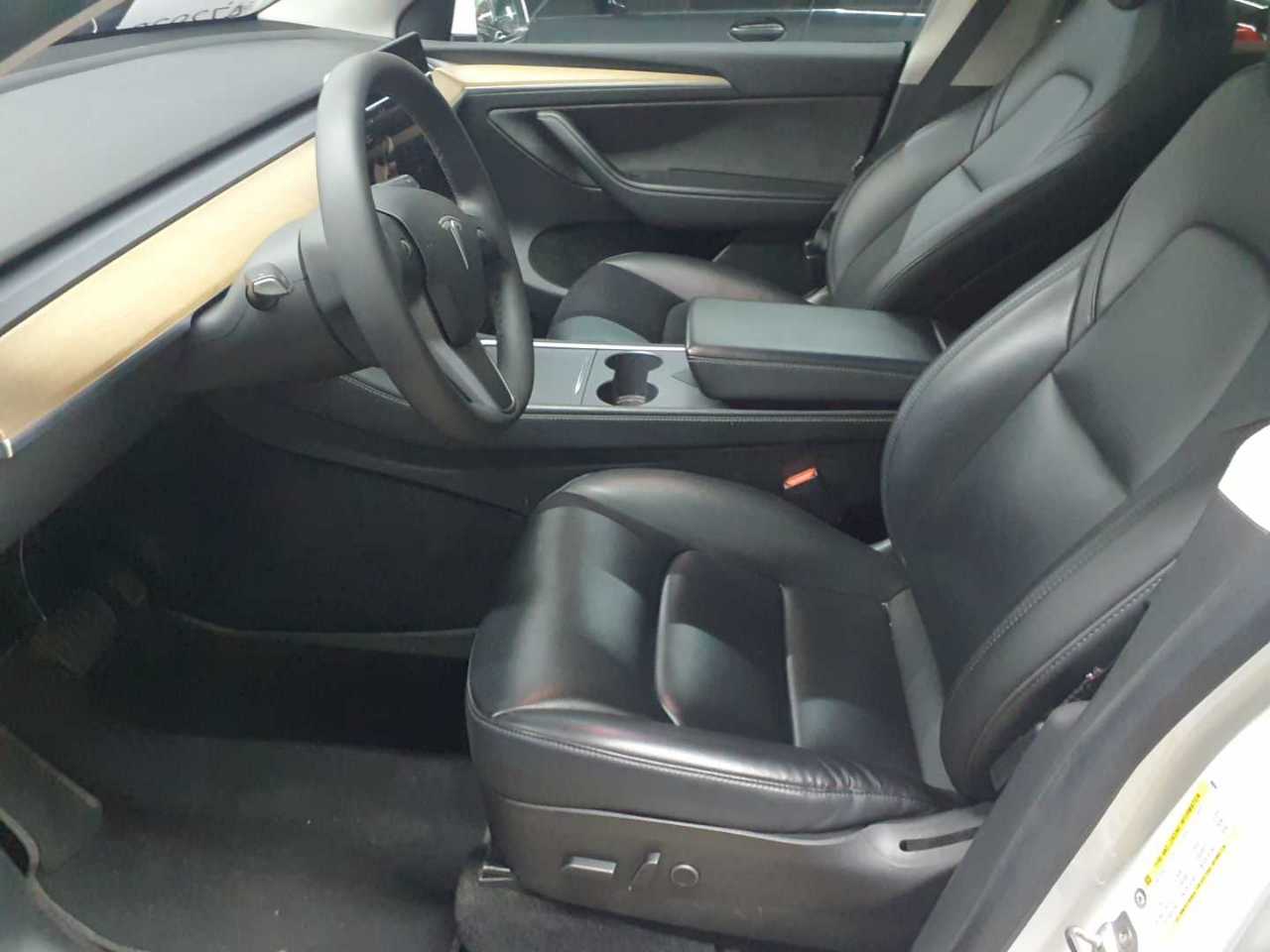 Tesla Model Y Long Range Dual Motor AWD 8
