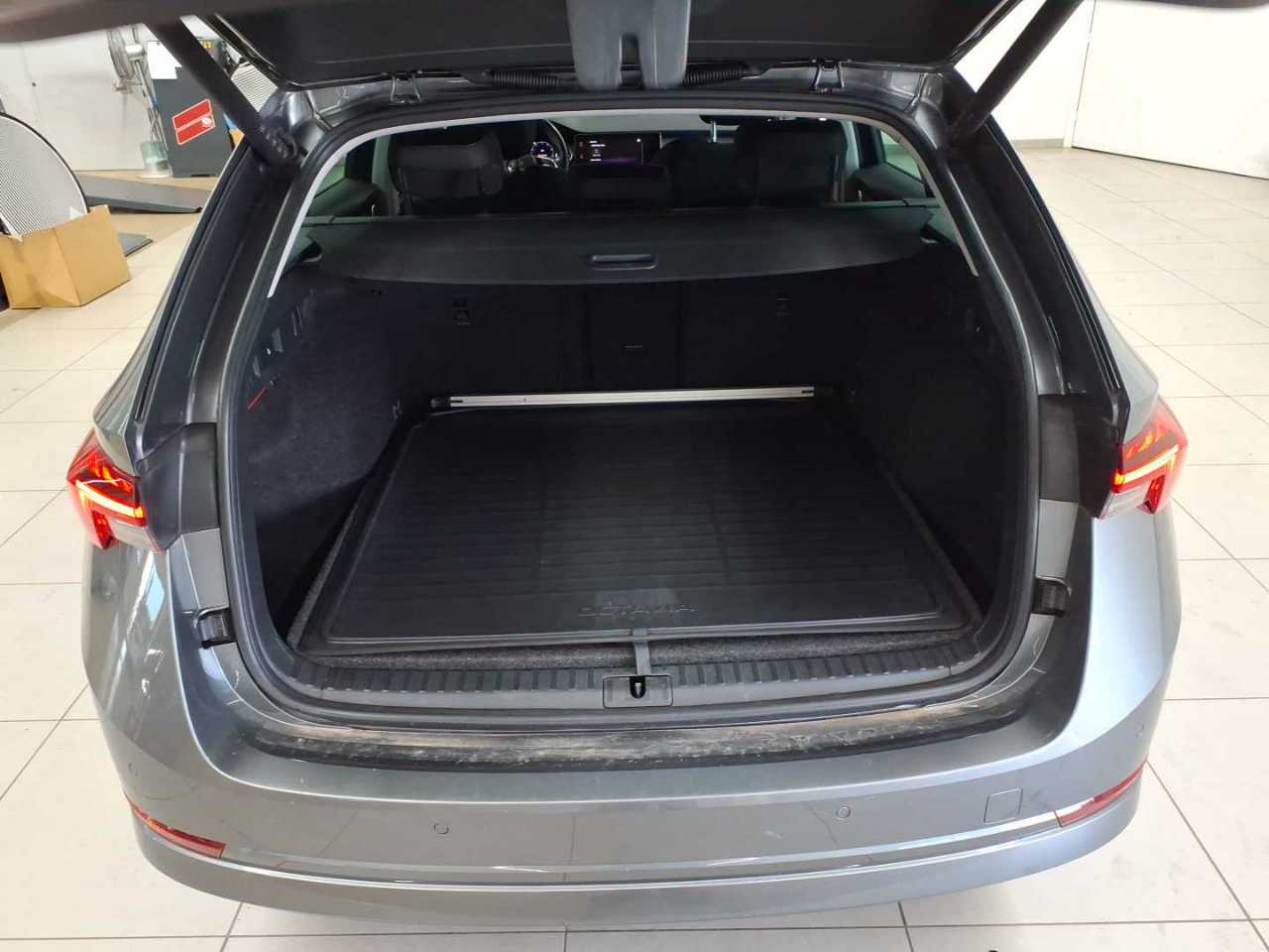 Skoda Octavia Combi 2.0 TDI DSG Tour 15