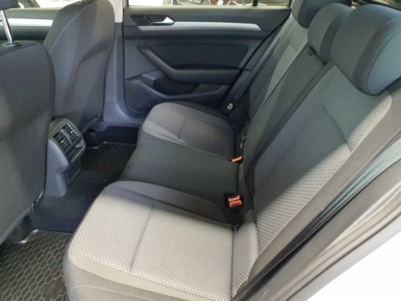 Volkswagen Passat Variant 2.0 TDI SCR DSG 13
