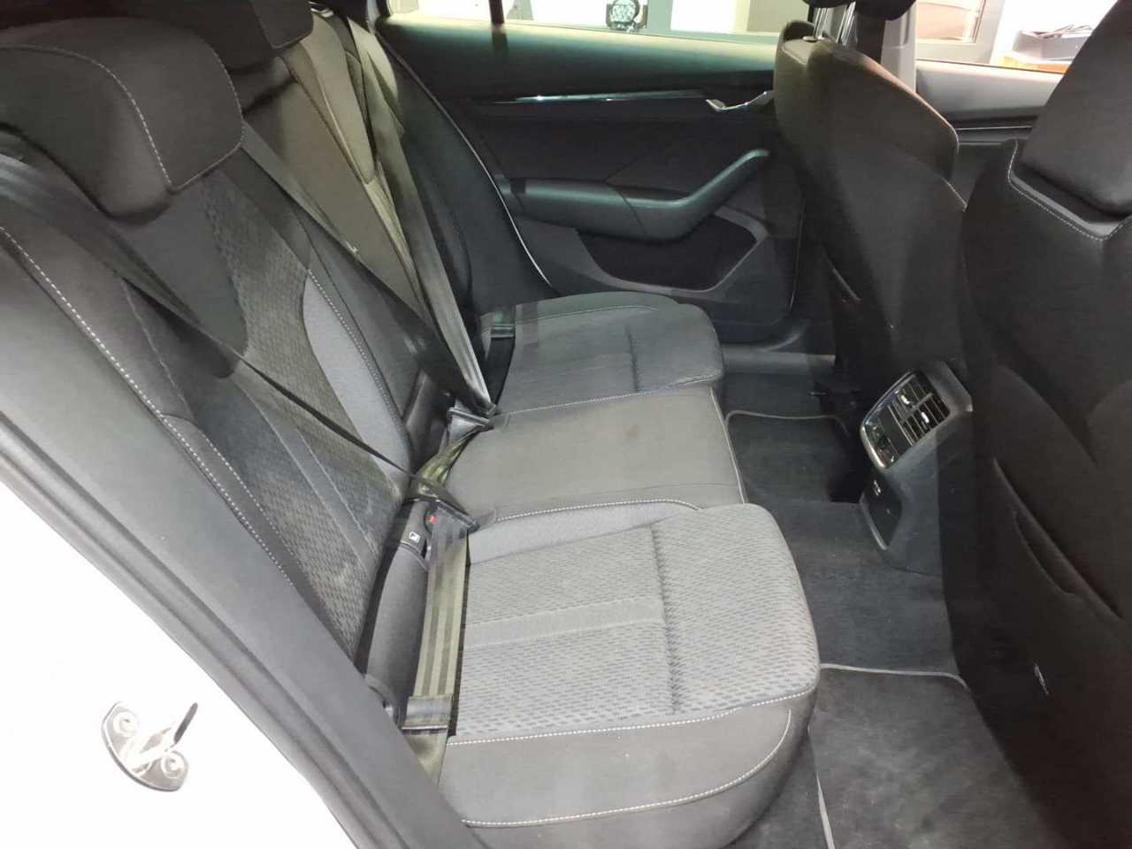 Skoda Octavia Combi 2.0 TDI DSG 4x4 Clever 14