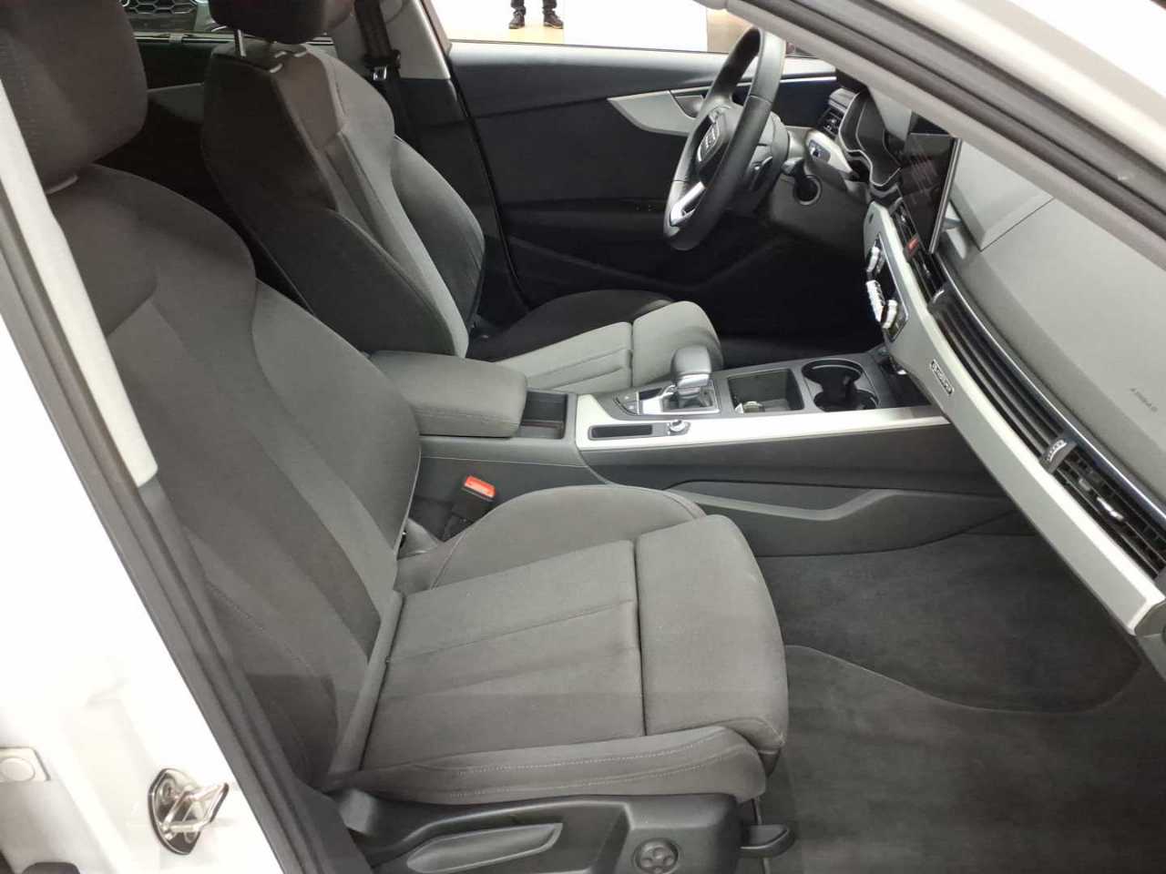 Audi A4 Avant 40 TDI quattro S tronic advanced 8