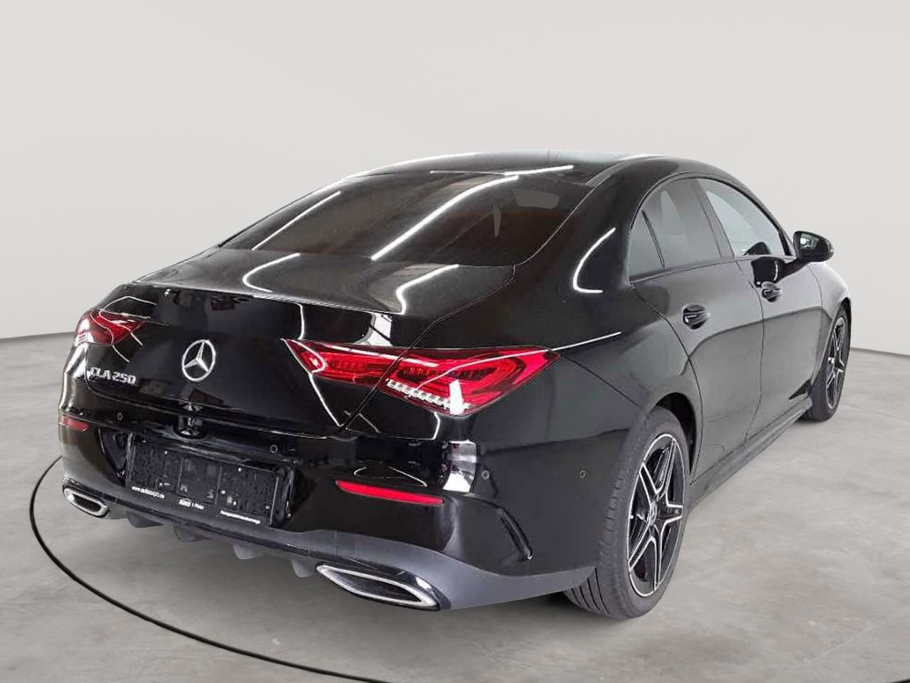 Mercedes-Benz CLA 250 7G-DCT AMG Line 4