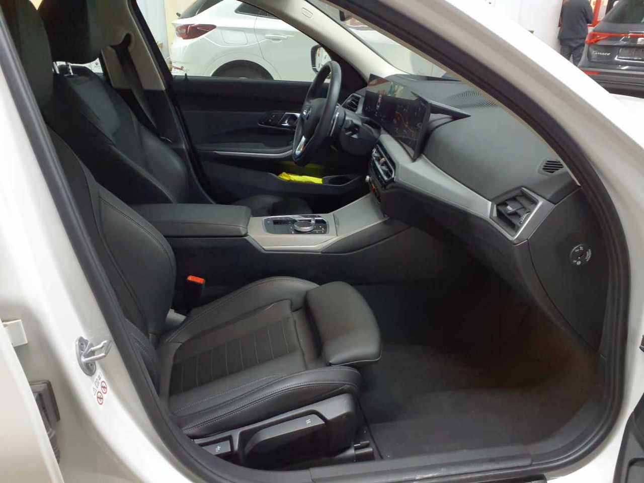 BMW 318d Aut. 8