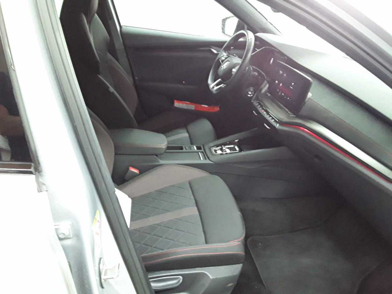 Skoda Octavia Combi 2.0 TDI DSG RS 8