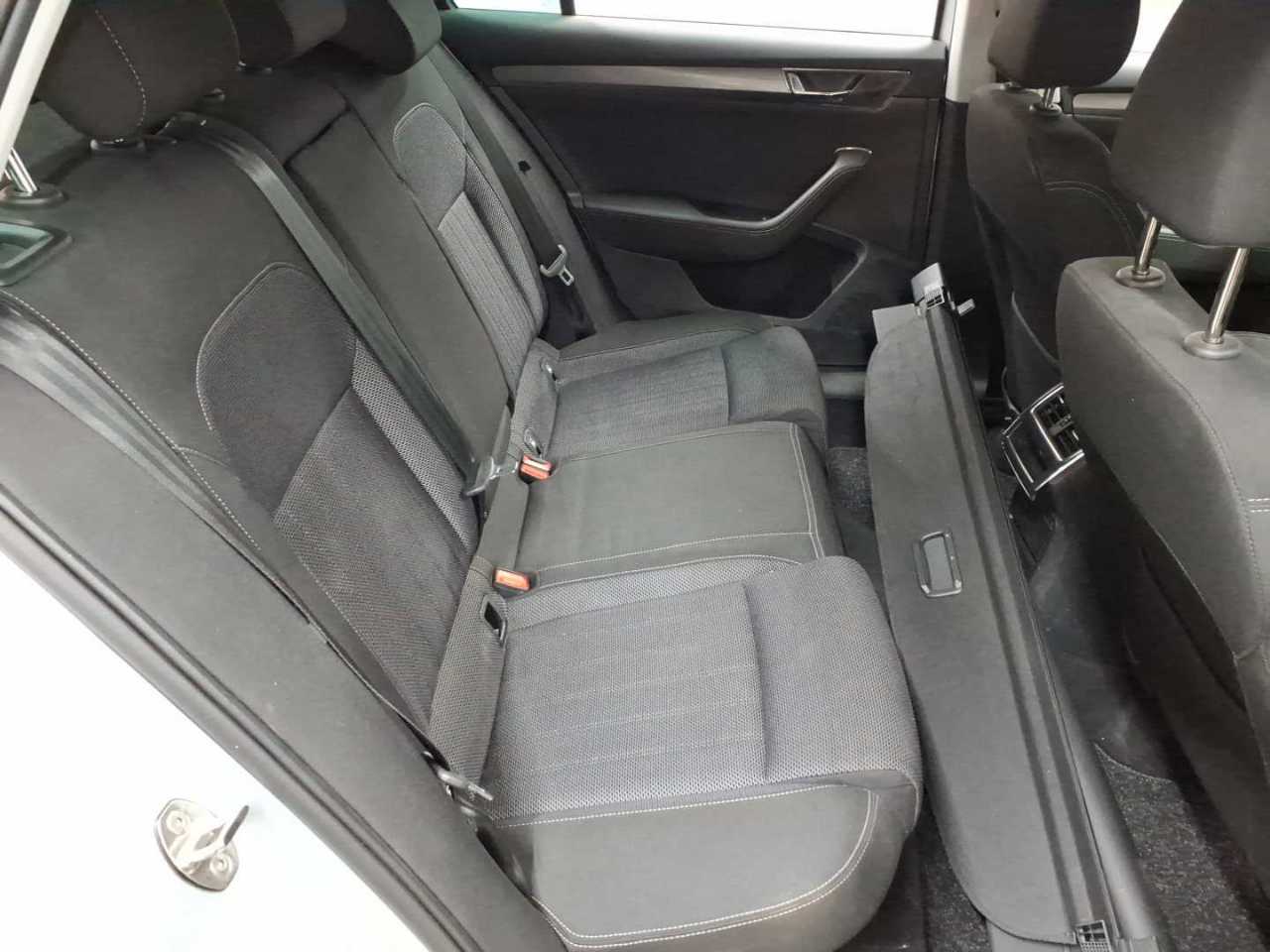 Skoda Superb Combi 2.0 TDI DSG Style 14