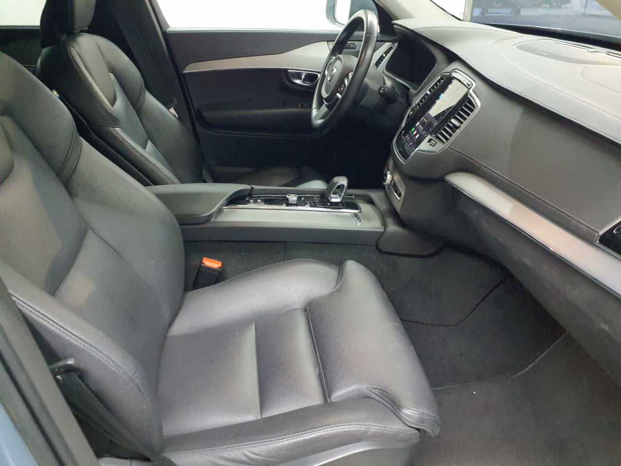 Volvo XC90 T8 AWD Recharge Plus Bright 8