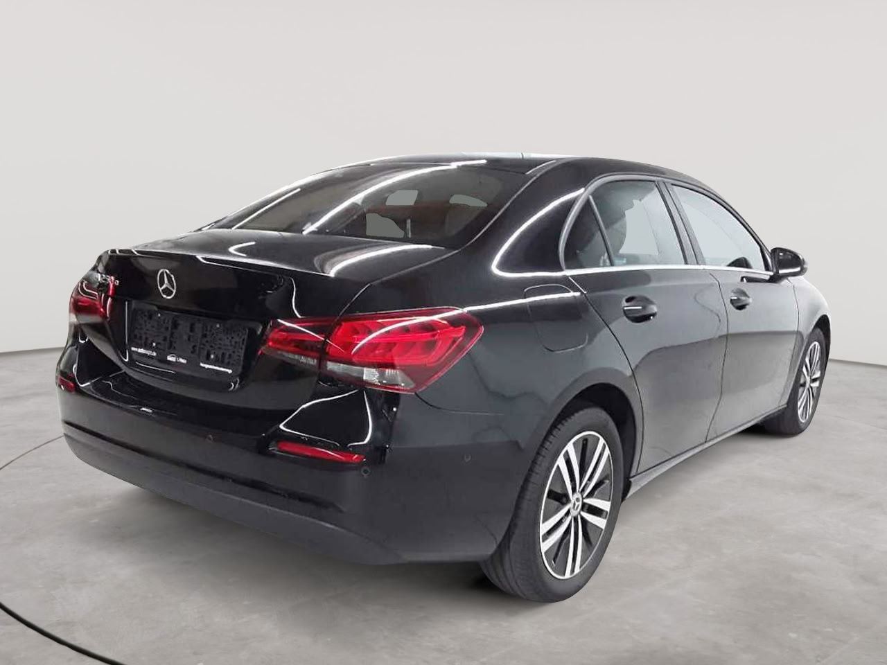 Mercedes-Benz A 250 e 8G-DCT Style 4