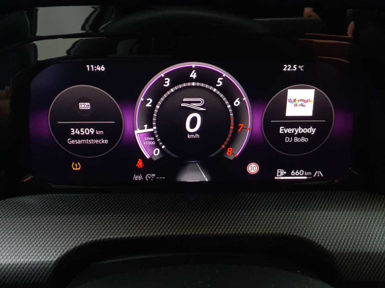 Volkswagen Golf 1.5 TSI OPF R-Line 11