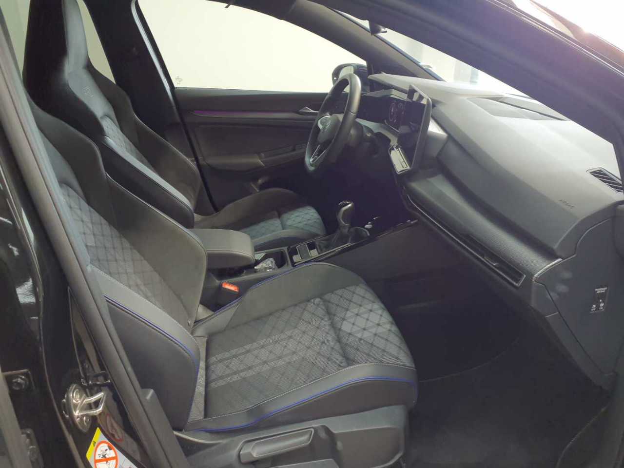 Volkswagen Golf 1.5 TSI OPF R-Line 8