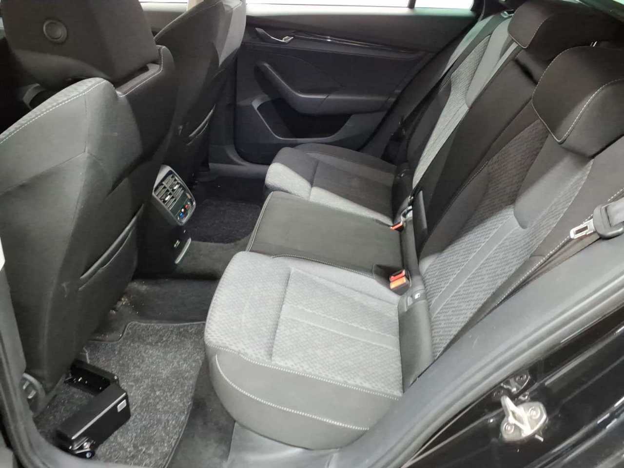 Skoda Octavia Combi 2.0 TDI DSG 4x4 Clever 13