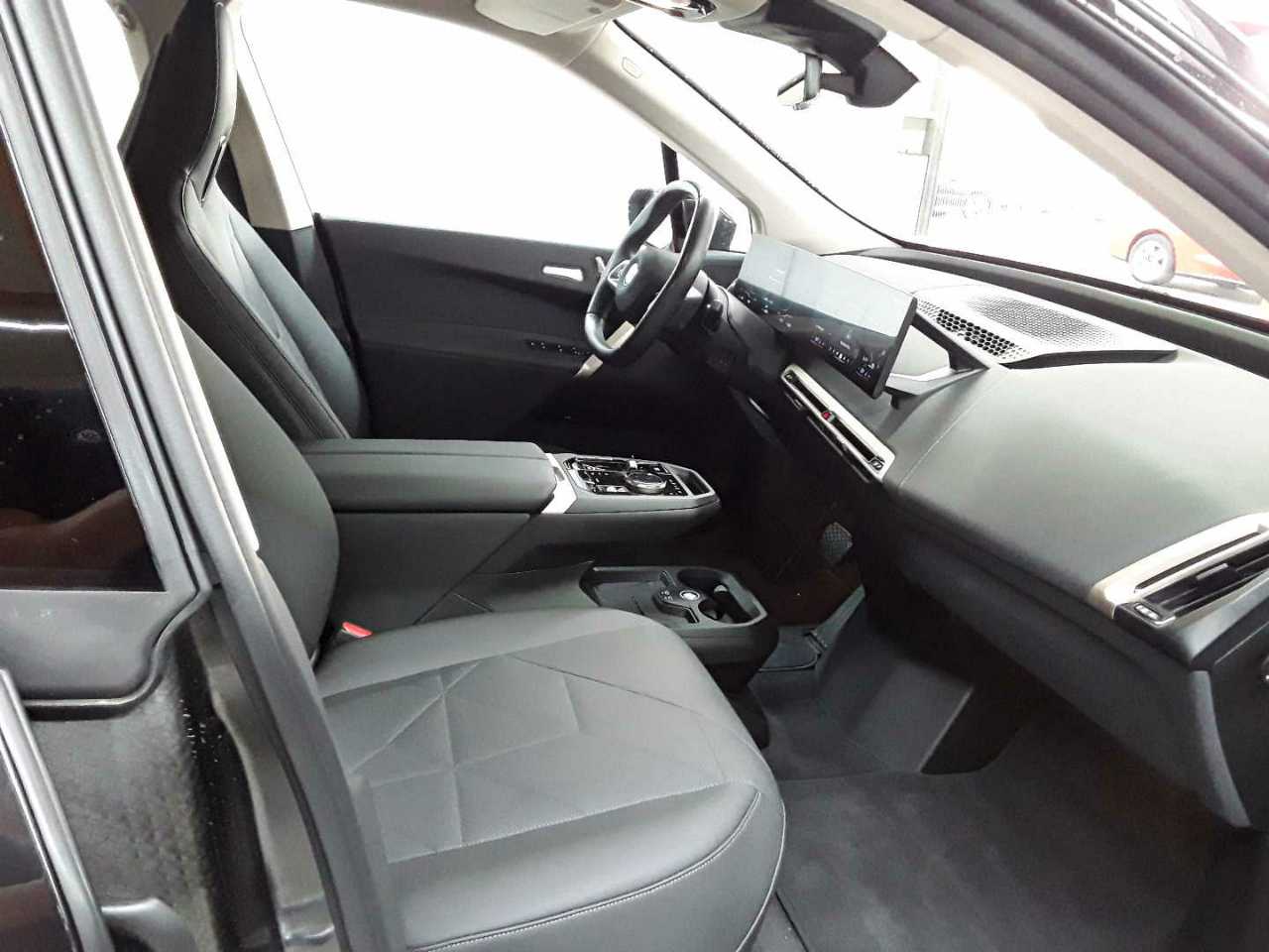 BMW iX xDrive40 8