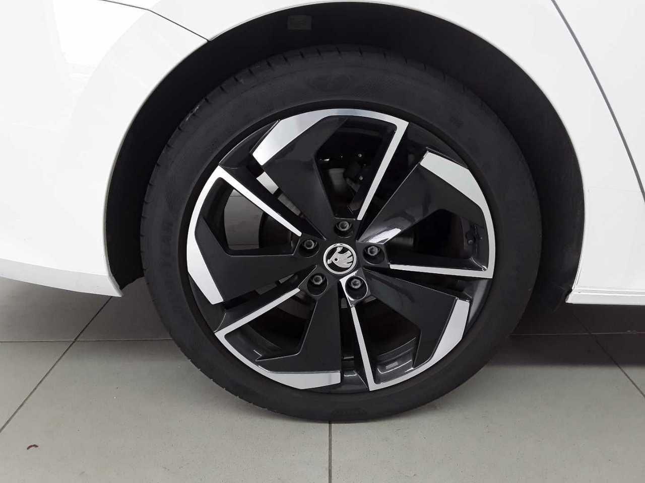 Skoda Octavia Combi 2.0 TDI DSG Sportline 19